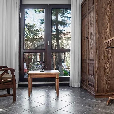 Artemis Hotel